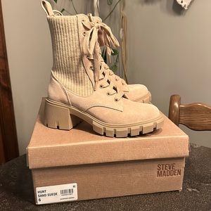 NWT size 6 Steve Madden Hunt suede boot